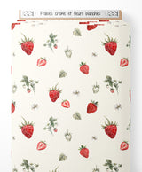 Tissu - Fraises crème et fleurs blanches