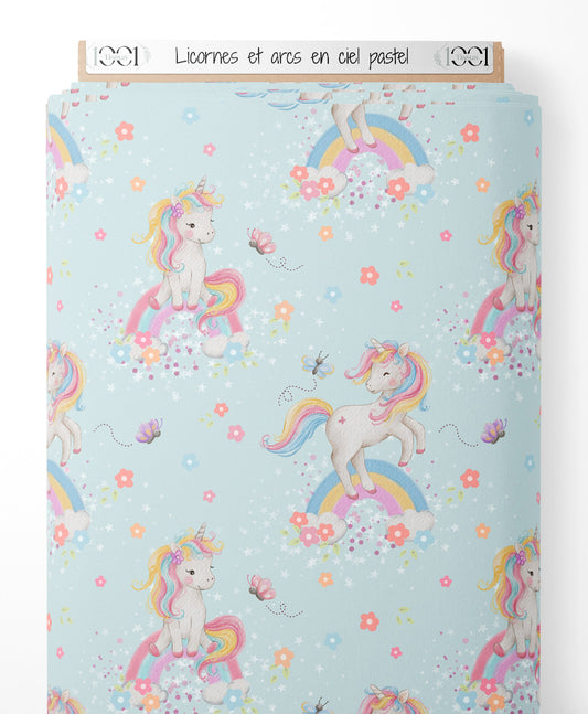 Tissu - Licornes et arcs-en-ciel pastel