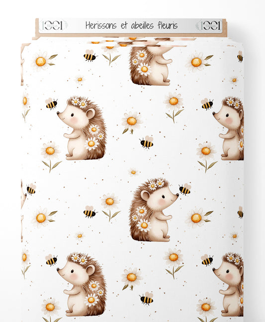 Tissu - Hérissons et abeilles fleuris