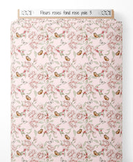 Tissu - Fleurs roses sur fond rose pâle 3