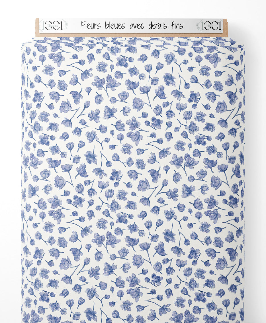 Tissu - Fleurs bleues avec détails fins