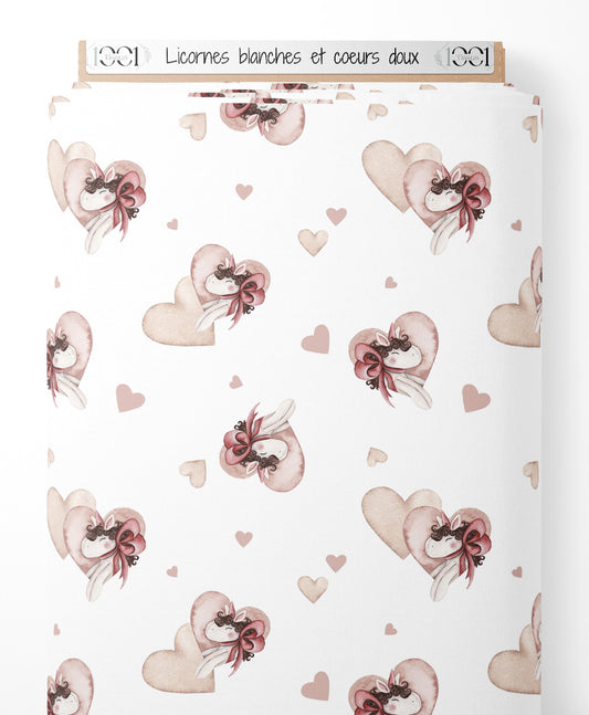 Tissu - Licornes blanches et cœurs doux