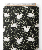 Tissu - Cygnes rouges et feuillages verts