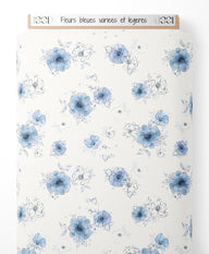 Tissu - Fleurs bleues variées et légères