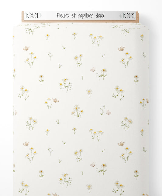 Tissu - Fleurs et papillons doux