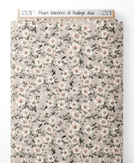 Tissu - Fleurs blanches et feuillage doux