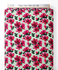 Tissu - Fleurs roses sur fond vert clair