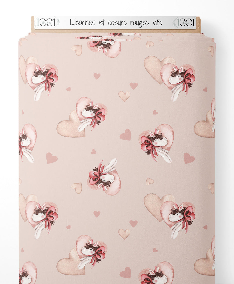 Tissu - Licornes et cœurs rouges vifs