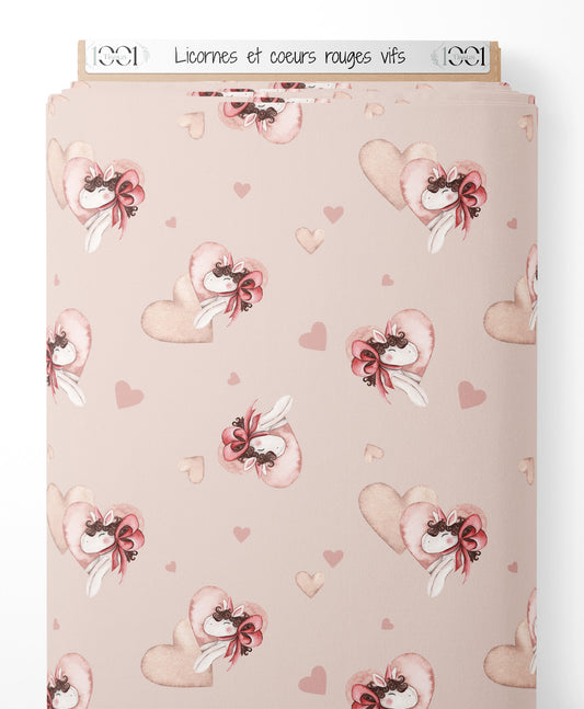 Tissu - Licornes et cœurs rouges vifs
