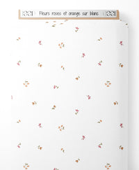 Tissu - Fleurs roses et orange sur blanc
