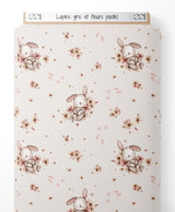 Tissu - Lapins gris et fleurs pastel