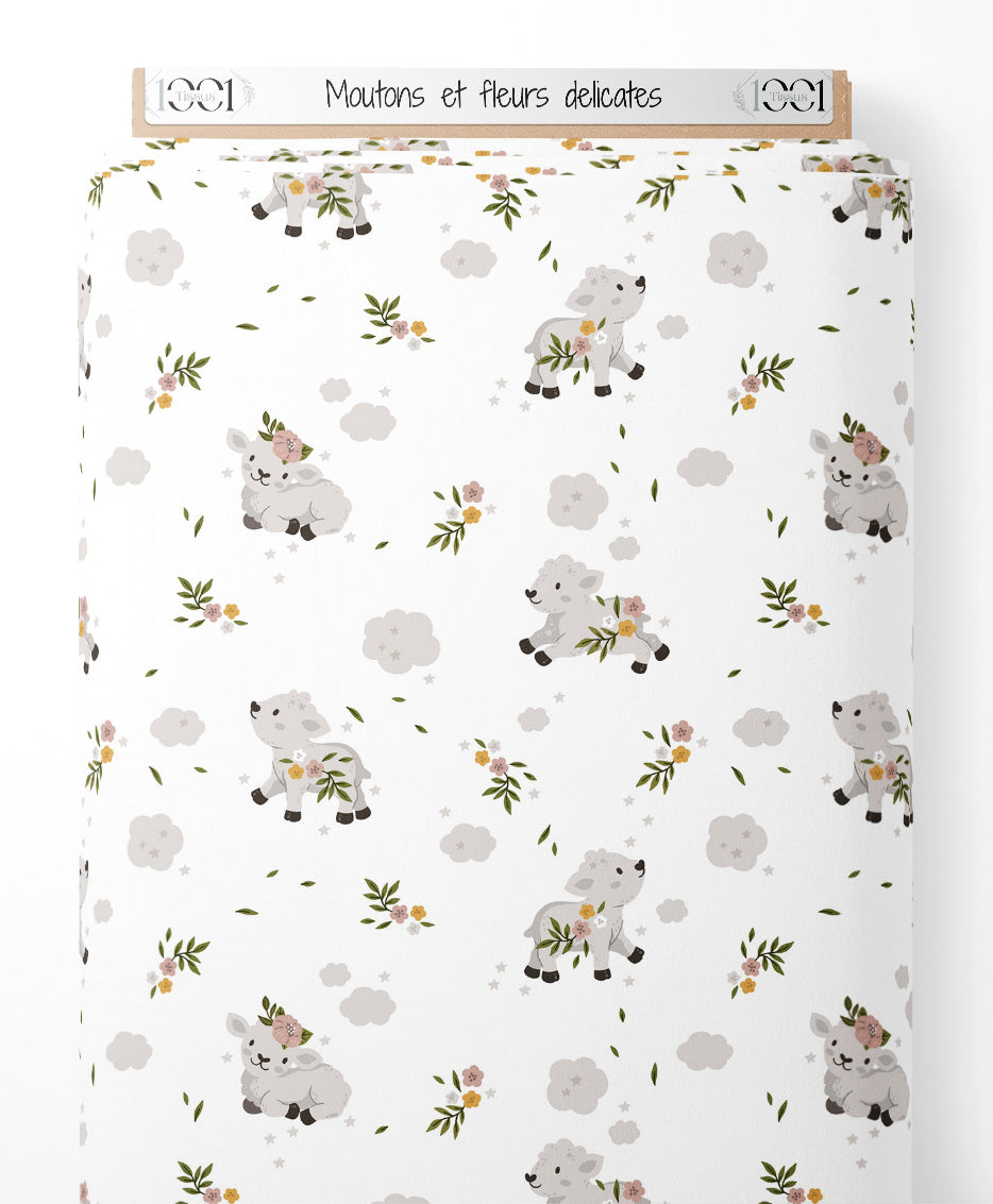 Tissu - Moutons et fleurs délicates