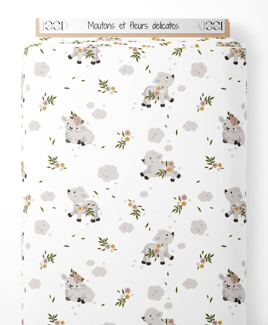 Tissu - Moutons et fleurs délicates