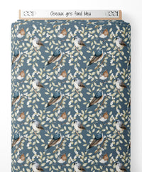 Tissu - Oiseaux gris sur fond bleu