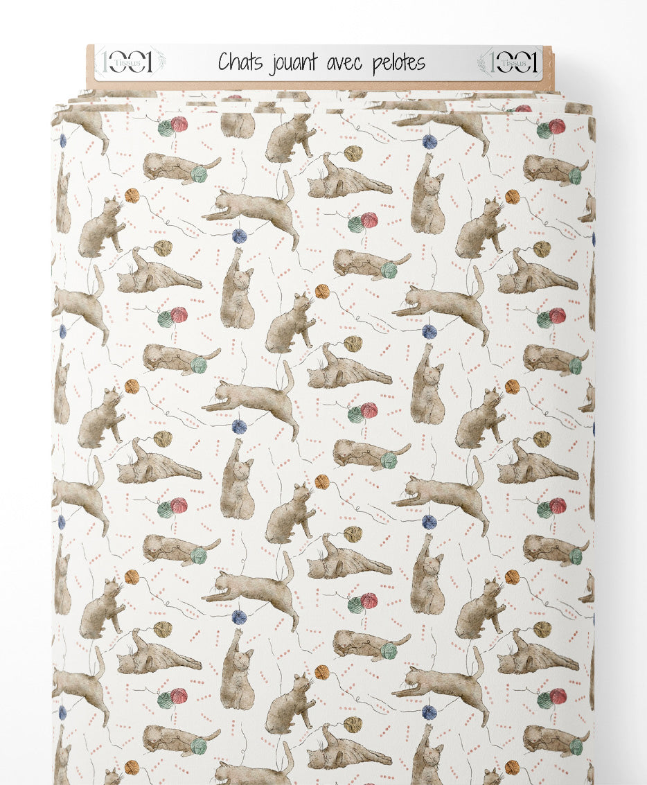 Tissu - Chats jouant avec pelotes