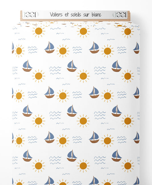 Tissu - Voiliers et soleils sur blanc