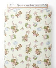 Tissu - Tigres doux avec fleurs roses