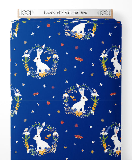 Tissu - Lapins et fleurs sur bleu