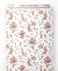 Tissu - Lapins sur fleurs roses