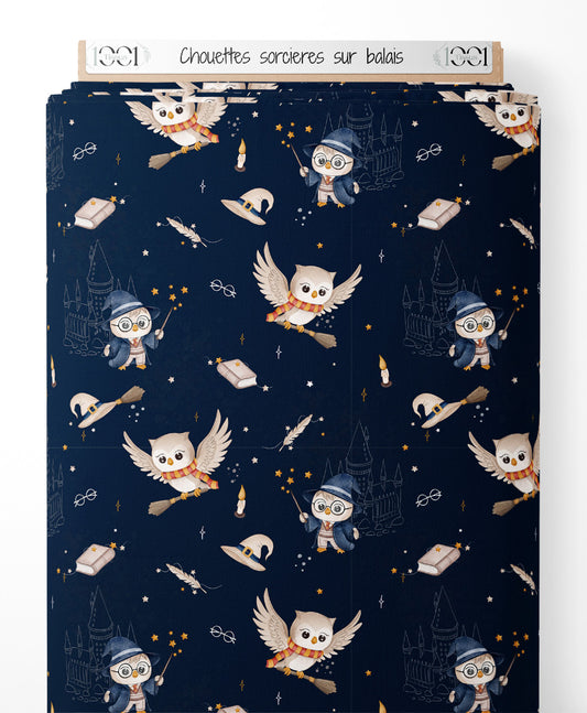 Tissu - Chouettes sorcières sur balais