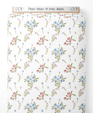 Tissu - Fleurs bleues et roses douces