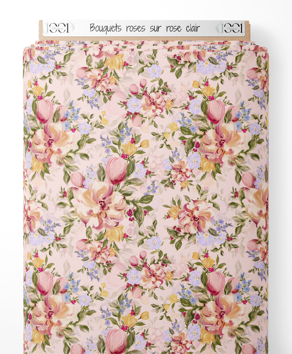 Tissu - Bouquets roses sur rose clair