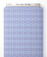 Tissu - Fleurs bleues sur fond blanc