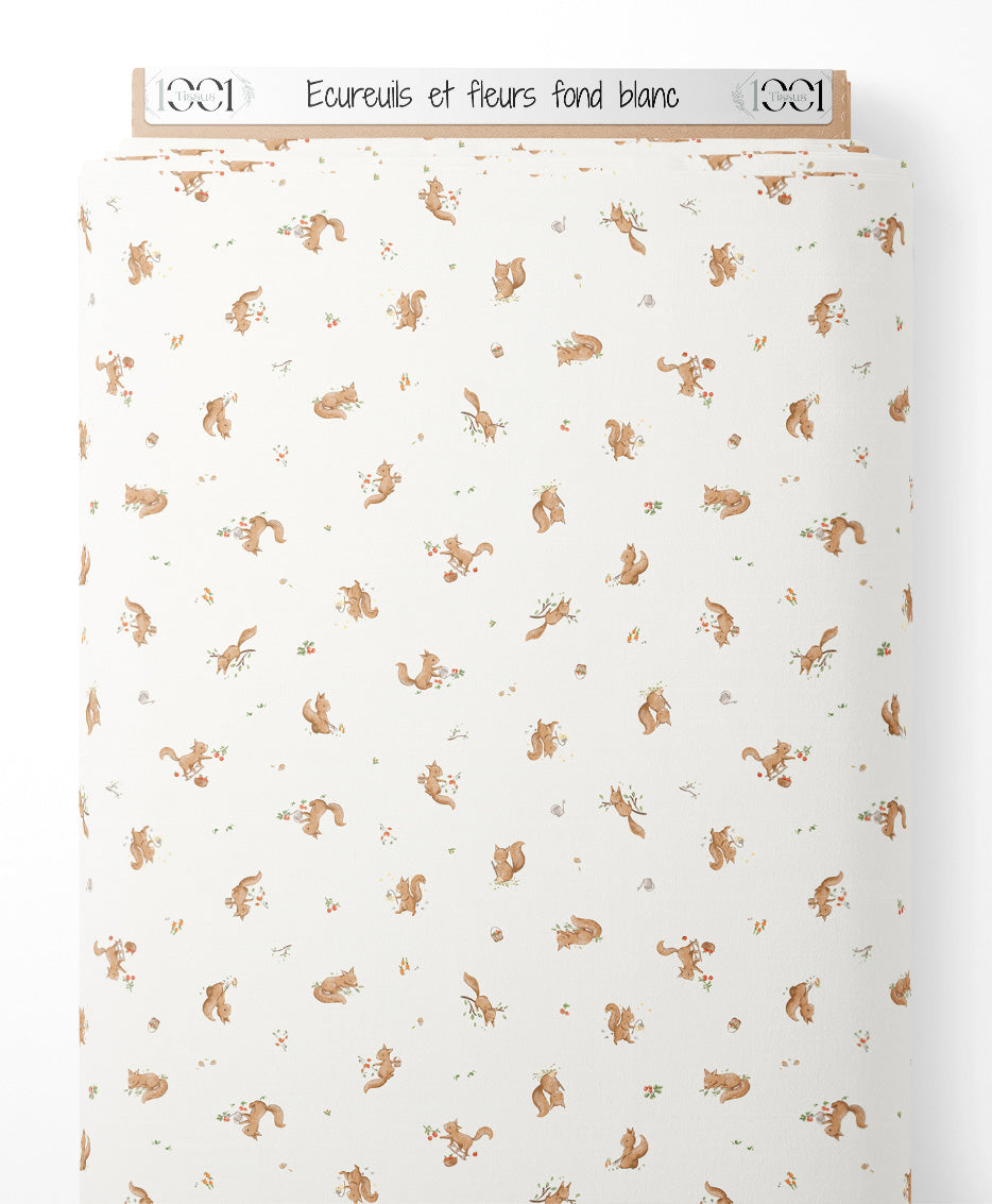 Tissu - Écureuils et fleurs sur fond blanc