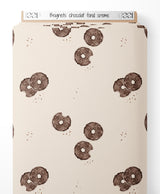 Tissu - Beignets chocolat fond crème