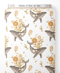 Tissu - Baleines et fleurs sur blanc