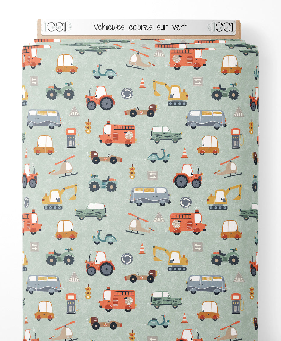 Tissu - Véhicules colorés sur vert