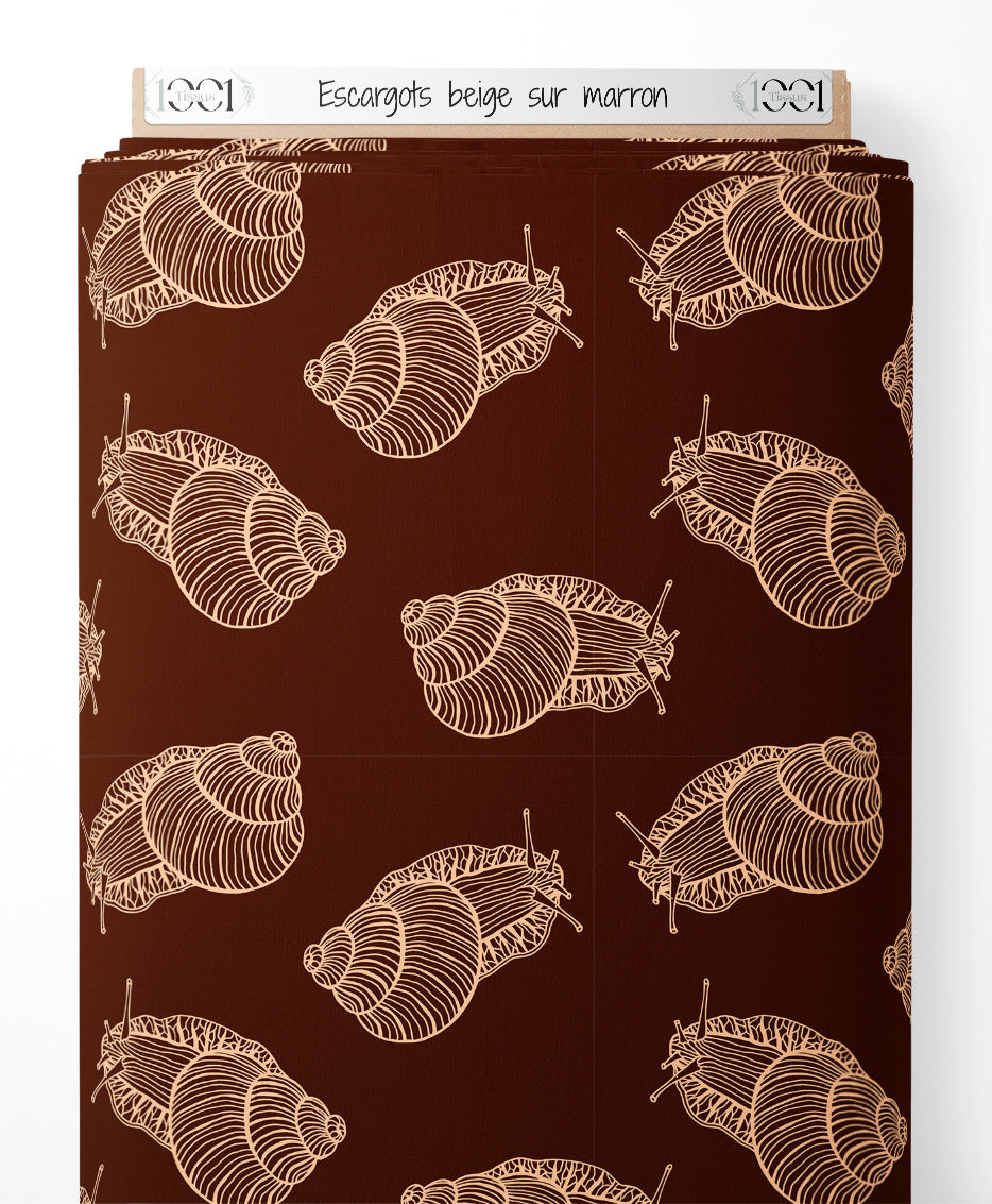 Tissu - Escargots beige sur marron