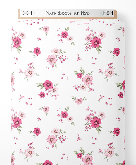 Tissu - Fleurs délicates sur blanc