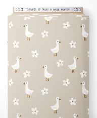 Tissu - Canards et fleurs à cœur marron