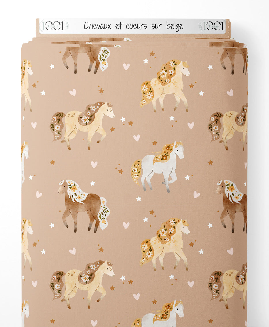 Tissu - Chevaux et cœurs sur beige