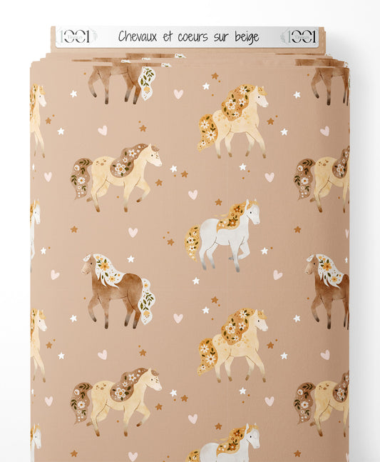 Tissu - Chevaux et cœurs sur beige