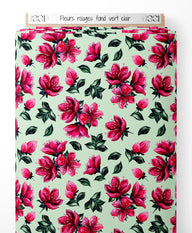 Tissu - Fleurs rouges sur fond vert clair