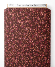 Tissu - Fleurs roses sur fond brun foncé