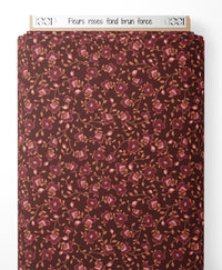 Tissu - Fleurs roses sur fond brun foncé