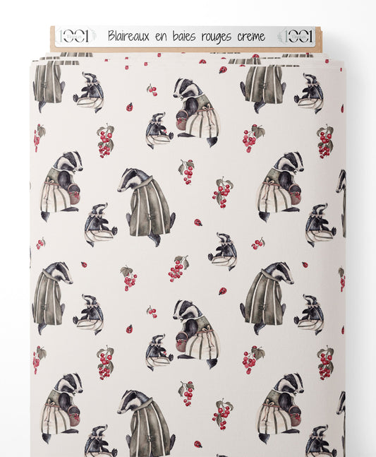 Tissu - Blaireaux en baies rouges crème