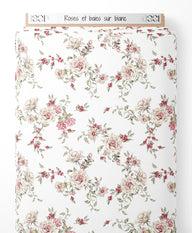 Tissu - Roses et baies sur blanc