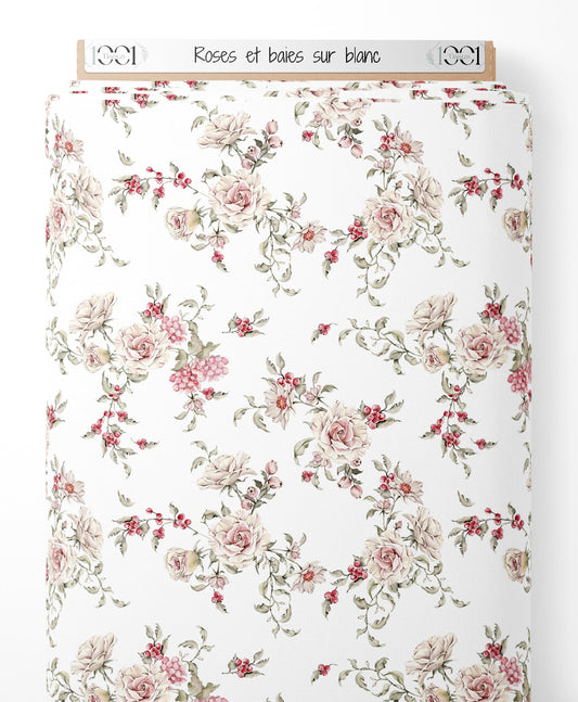 Tissu - Roses et baies sur blanc