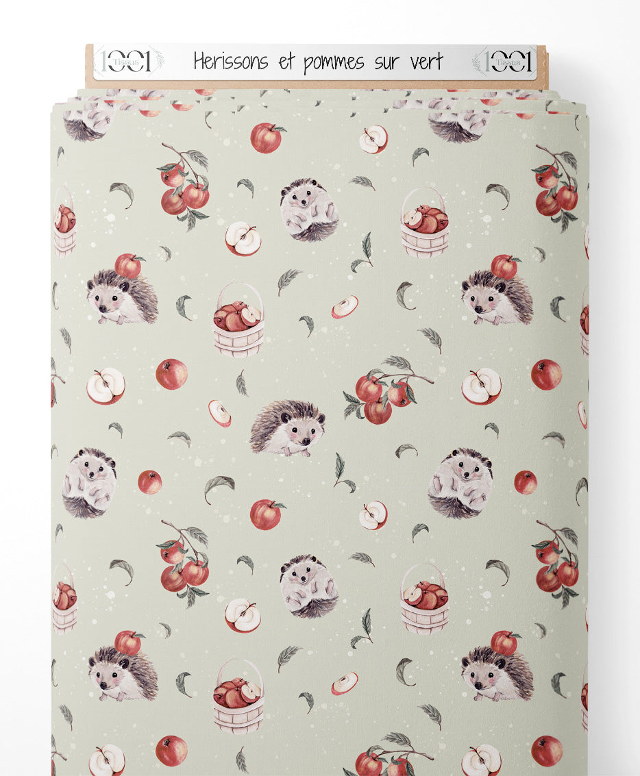 Tissu - Hérissons et pommes sur vert