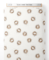 Tissu - Tasses crème sur fond blanc