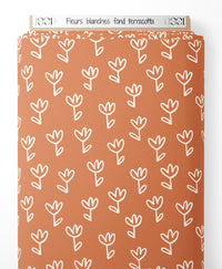 Tissu - Fleurs blanches sur fond terracotta
