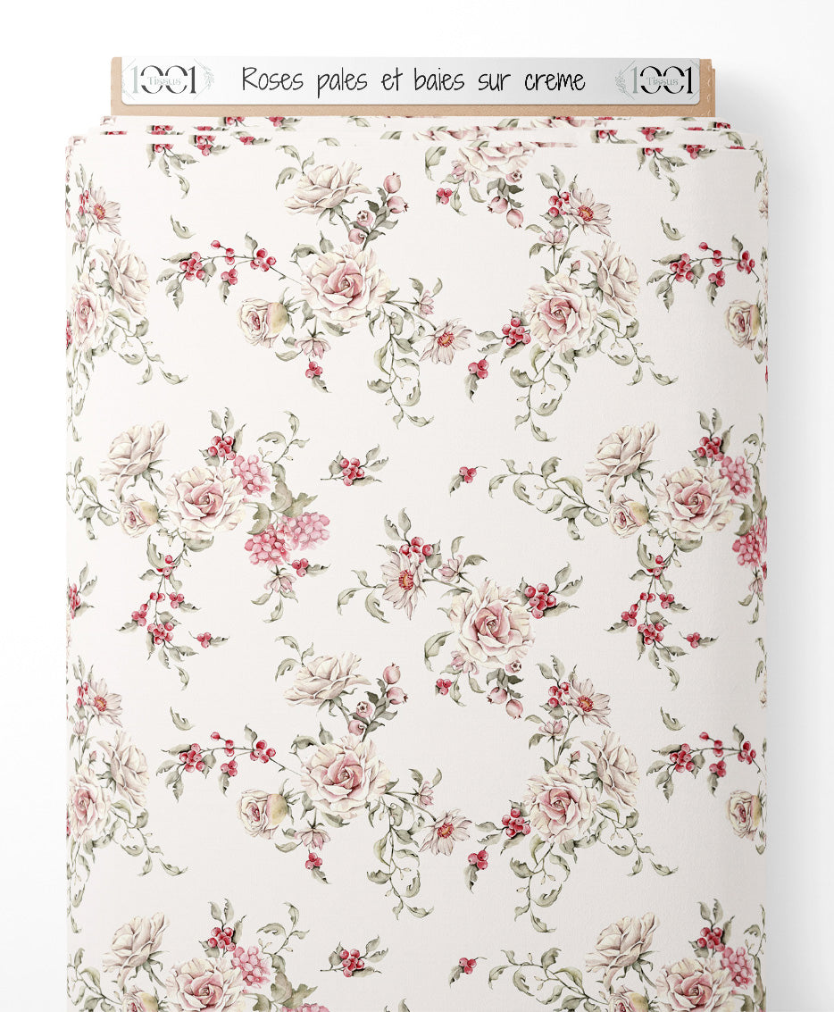 Tissu - Roses pâles et baies sur crème