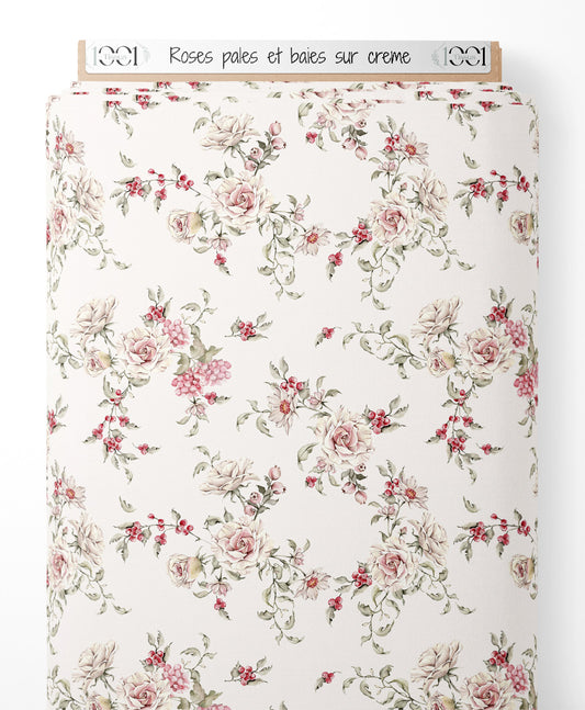 Tissu - Roses pâles et baies sur crème