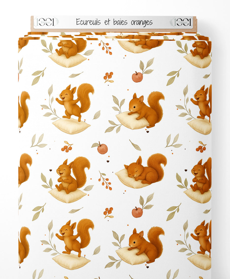 Tissu - Écureuils et baies oranges