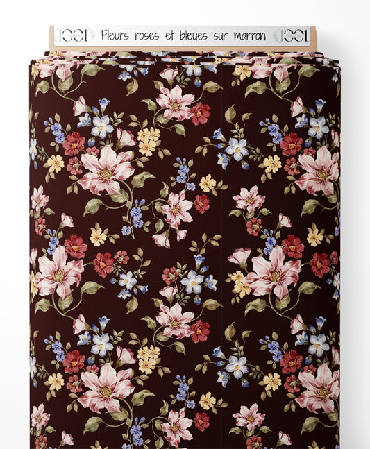 Tissu - Fleurs roses et bleues sur marron