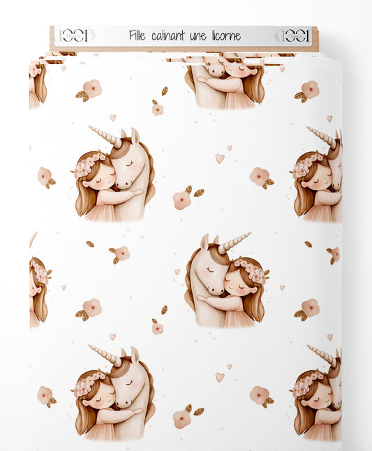 Tissu - Fille câlinant une licorne